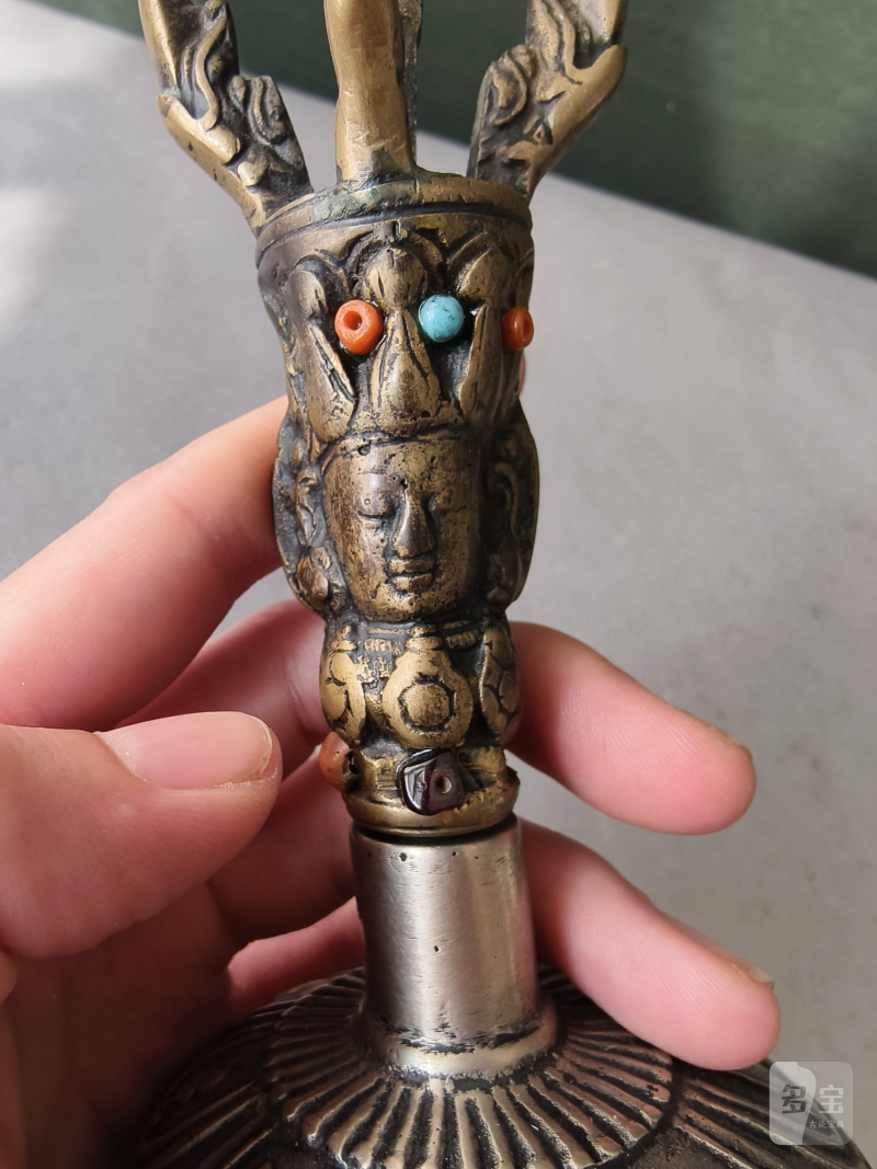 A metal bell (ghanta) and a phurbu - 图13